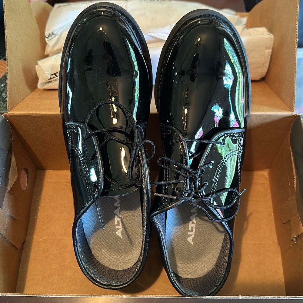 ALTAMA woman’s color guard size 8 shoe HI GLOSS OXFORD